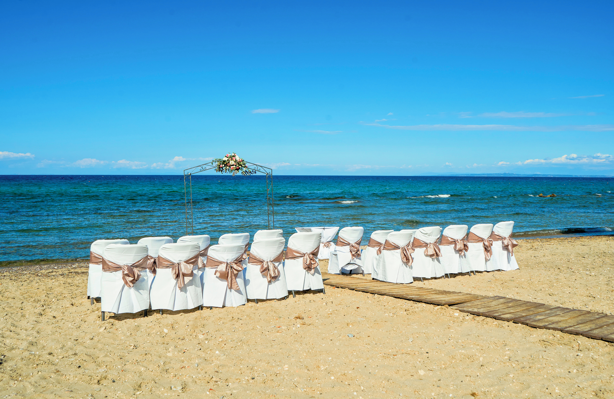 //www.jet2holidays.com/-/media/assets/wedding custom overviews/jet2 weddings images 101025/zth_85977_atlantica_eleon_grand_resort_1025_jet2weddings_05_689x448.jpg